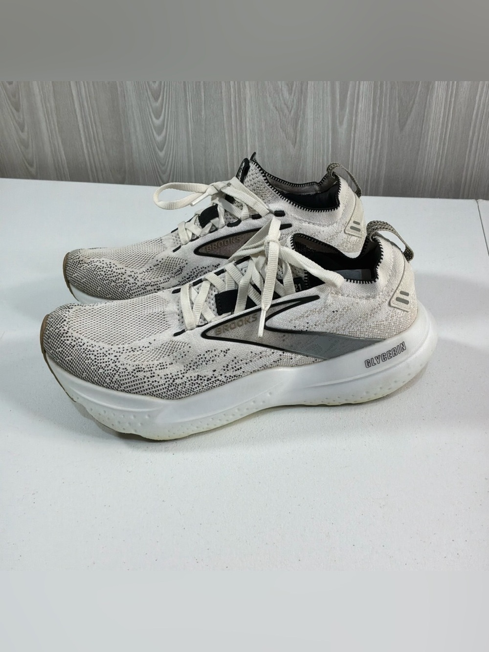 Brooks Glycerin 21 GTS StealthFit White/Black/Gray Women's Running Shoes Sz 9